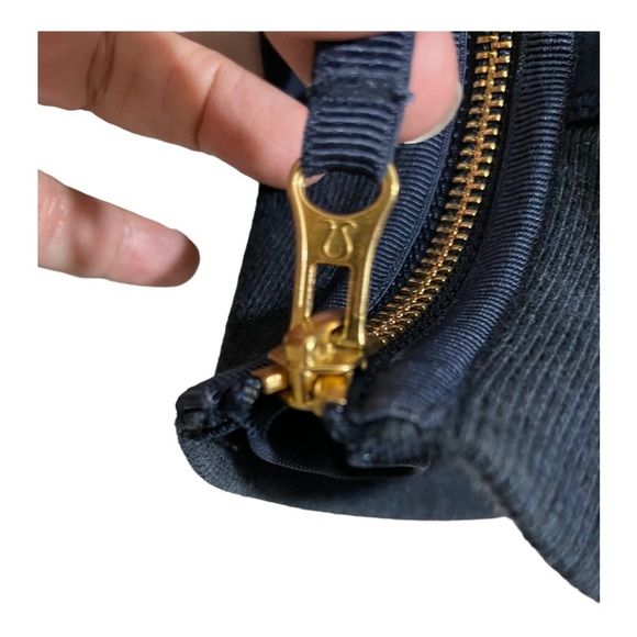 Lululemon crewneck sweater zipper on side open to mesh no tag pit =20”le… - Picture 3 of 11